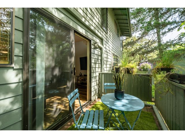 4431 FOX HOLLOW Rd 6, Eugene, OR 97401