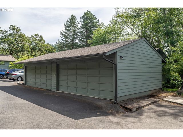 4431 FOX HOLLOW Rd 6, Eugene, OR 97401