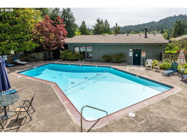 4431 FOX HOLLOW Rd 6, Eugene, OR 97401