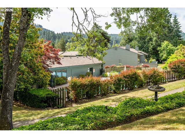 4431 FOX HOLLOW Rd 6, Eugene, OR 97401
