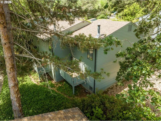 4431 FOX HOLLOW Rd 6, Eugene, OR 97401
