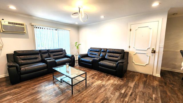 161 N Waters Edge Drive 202, Glendale Heights, IL 60139