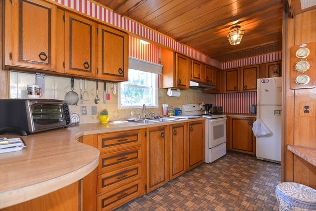 10 Sharon Circle, Merrimac, MA 01860