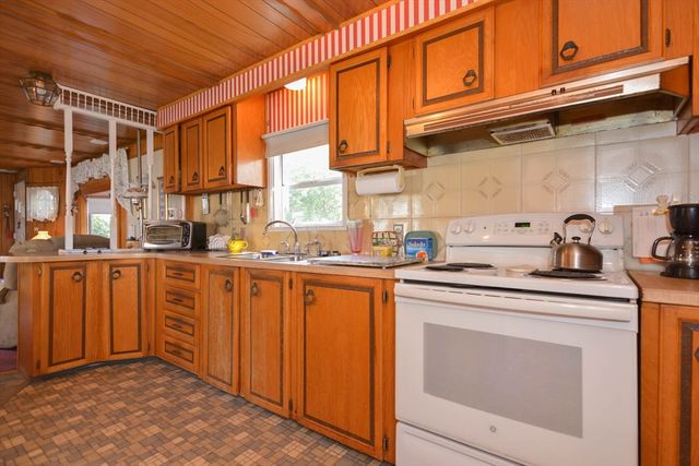 10 Sharon Circle, Merrimac, MA 01860