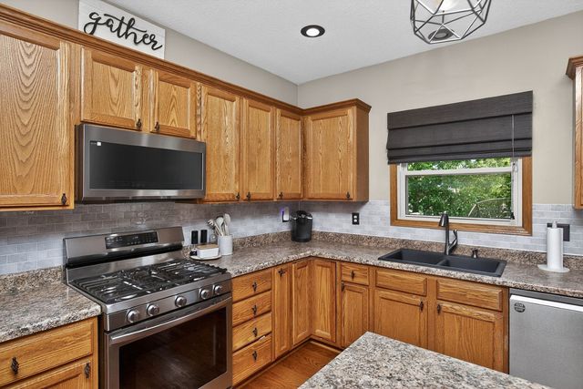 7422 Dakota Circle, West Des Moines, IA 50266