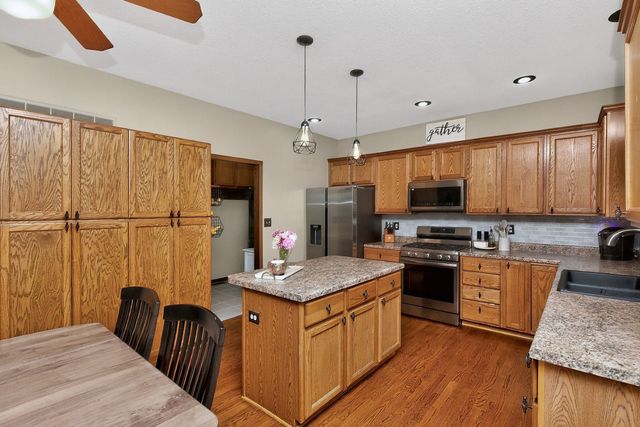 7422 Dakota Circle, West Des Moines, IA 50266