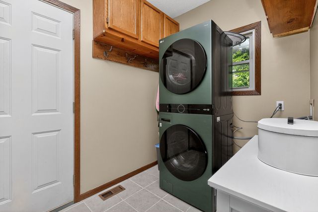 7422 Dakota Circle, West Des Moines, IA 50266