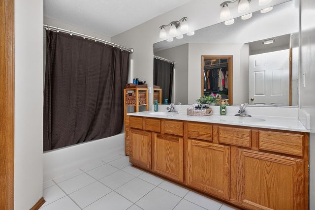 7422 Dakota Circle, West Des Moines, IA 50266