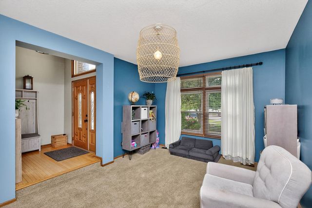 7422 Dakota Circle, West Des Moines, IA 50266
