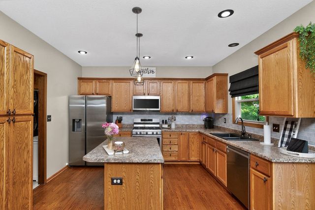 7422 Dakota Circle, West Des Moines, IA 50266