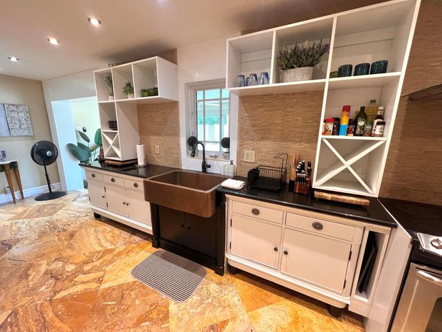 902 S Swinton Avenue, Delray Beach, FL 33444
