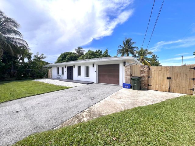 902 S Swinton Avenue, Delray Beach, FL 33444