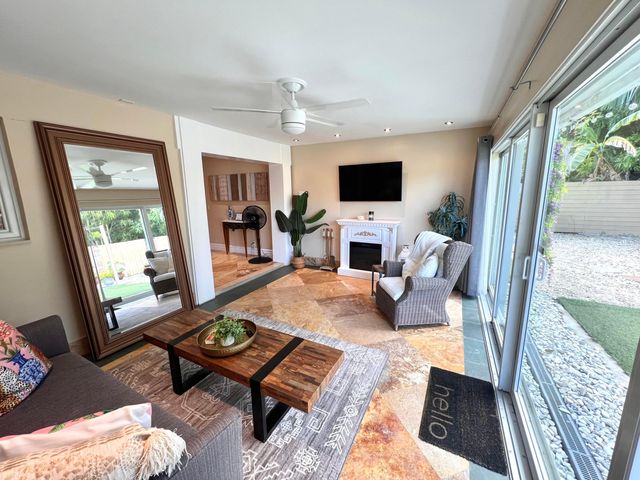 902 S Swinton Avenue, Delray Beach, FL 33444