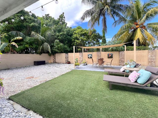 902 S Swinton Avenue, Delray Beach, FL 33444