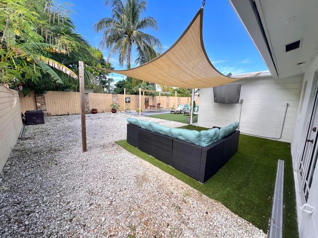 902 S Swinton Avenue, Delray Beach, FL 33444