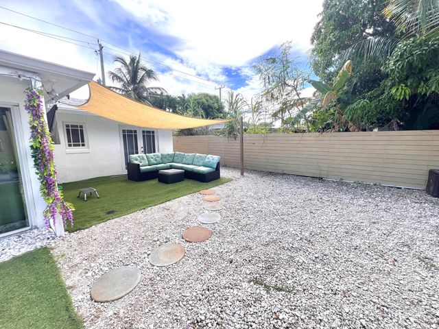 902 S Swinton Avenue, Delray Beach, FL 33444
