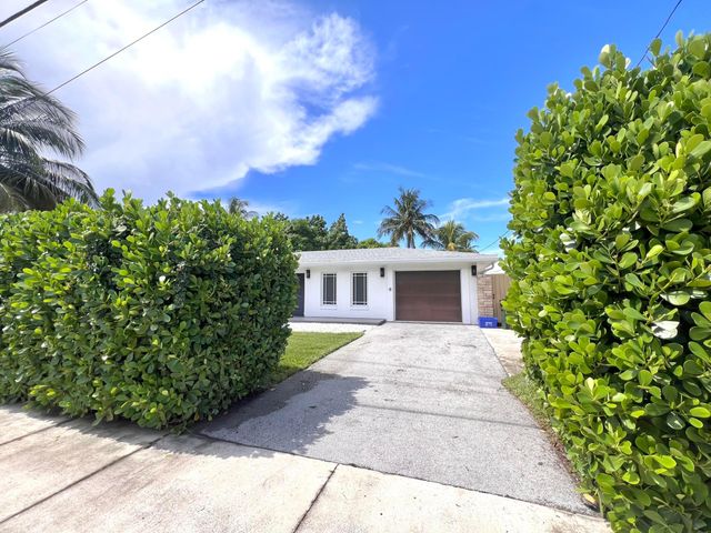 902 S Swinton Avenue, Delray Beach, FL 33444