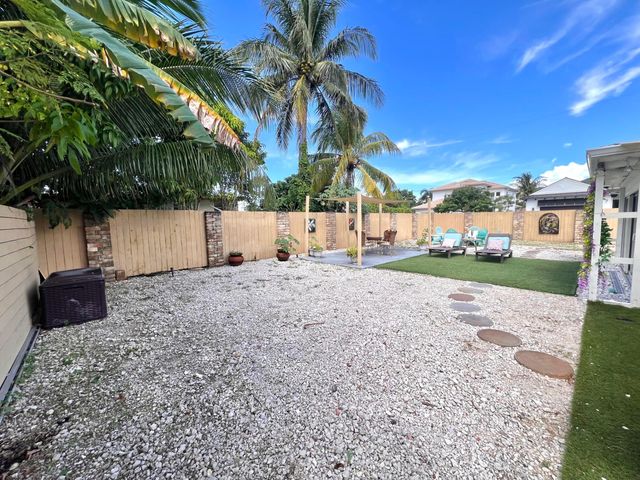 902 S Swinton Avenue, Delray Beach, FL 33444