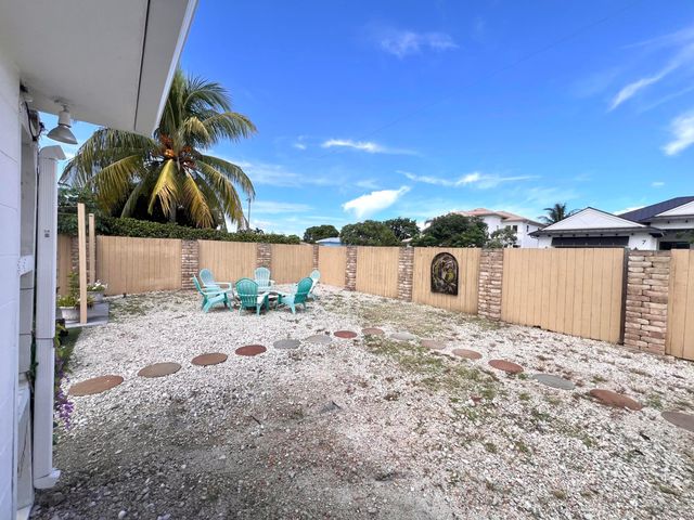 902 S Swinton Avenue, Delray Beach, FL 33444