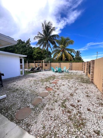 902 S Swinton Avenue, Delray Beach, FL 33444