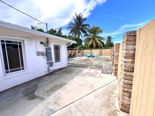902 S Swinton Avenue, Delray Beach, FL 33444