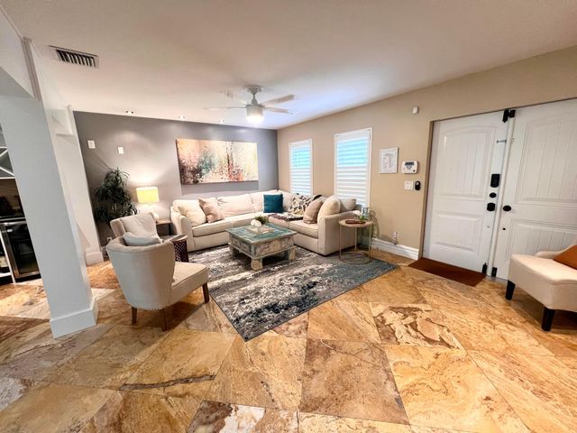902 S Swinton Avenue, Delray Beach, FL 33444