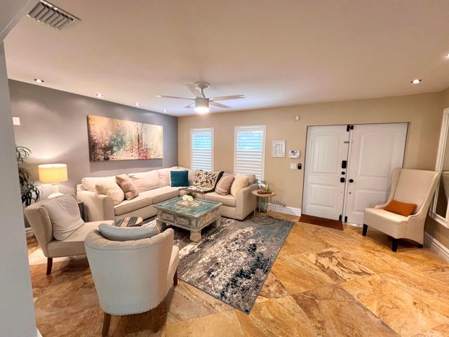 902 S Swinton Avenue, Delray Beach, FL 33444