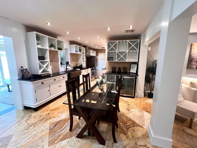 902 S Swinton Avenue, Delray Beach, FL 33444