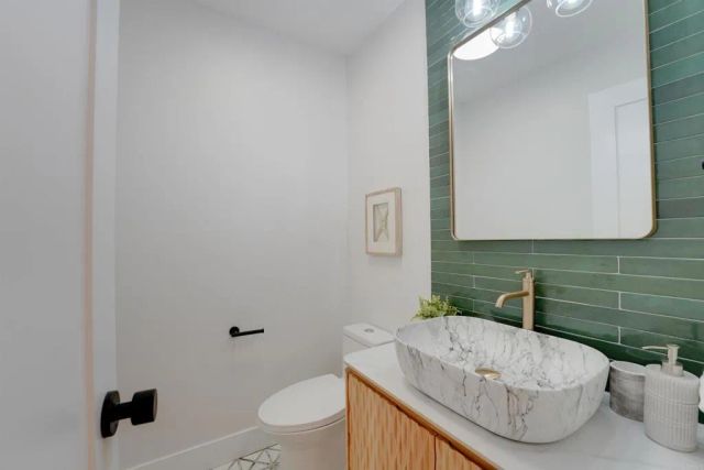 1470 La Linda Drive, San Marcos, CA 92078
