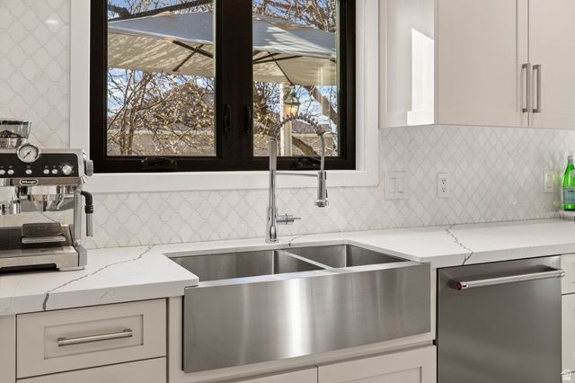 6044 S FONTAINE BLEU DR, Salt Lake City, UT 84121