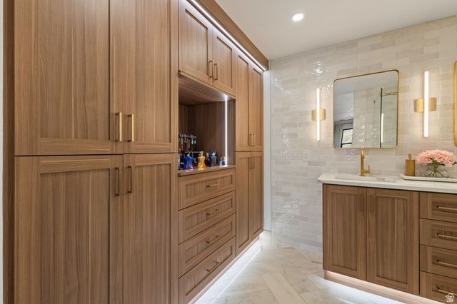 6044 S FONTAINE BLEU DR, Salt Lake City, UT 84121