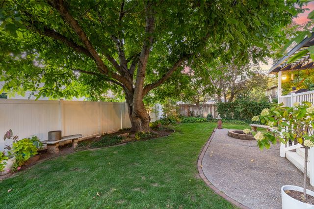 6044 S FONTAINE BLEU DR, Salt Lake City, UT 84121