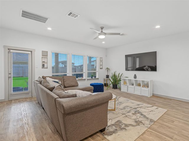 8043 Milam Lane, Rosharon, TX 77583