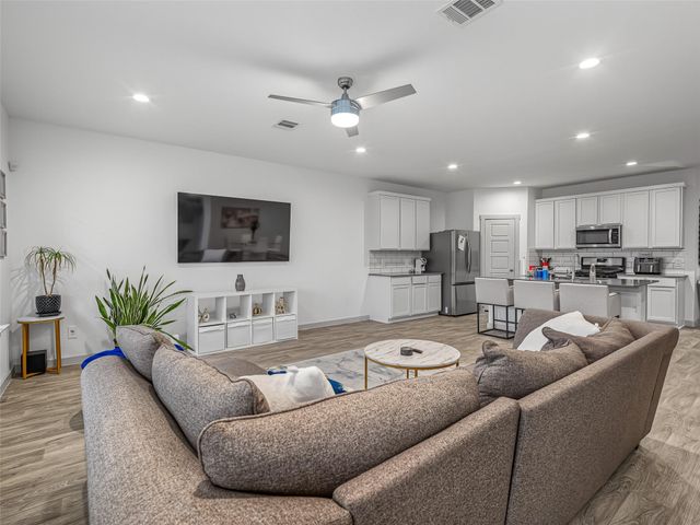 8043 Milam Lane, Rosharon, TX 77583