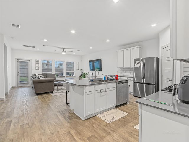 8043 Milam Lane, Rosharon, TX 77583