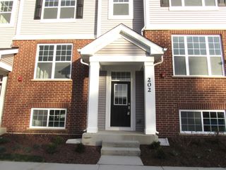 202 Timberleaf Circle, Roselle, IL 60172