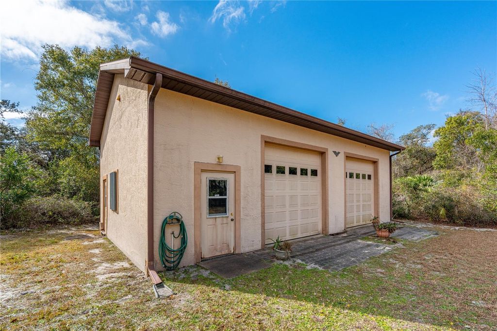 Image 13 of property listing at 810 HENSEL HILL ROAD W, Port Orange, FL 32127