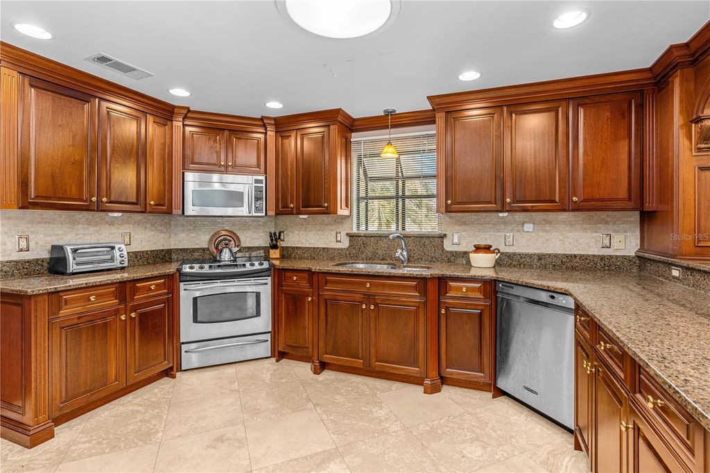 Image 28 of property listing at 810 HENSEL HILL ROAD W, Port Orange, FL 32127