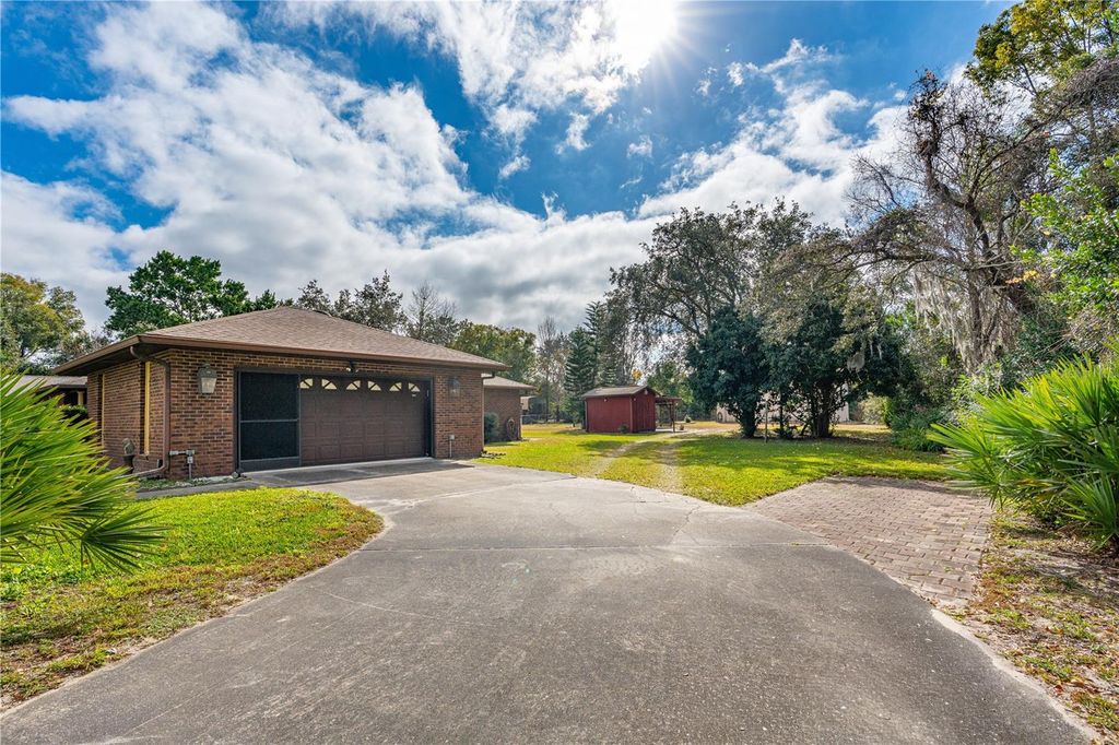 Image 5 of property listing at 810 HENSEL HILL ROAD W, Port Orange, FL 32127