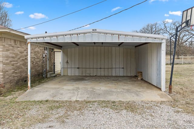 1411 Newport Road, Lone Grove, OK 73443