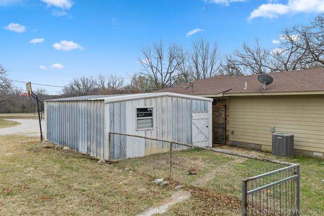 1411 Newport Road, Lone Grove, OK 73443