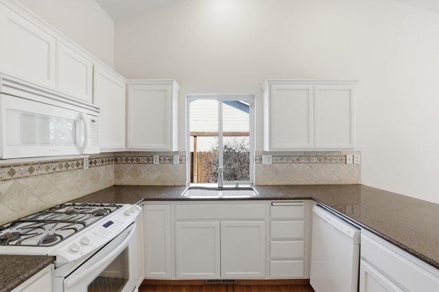 8913 E Vista Park Dr, Spokane, WA 99217