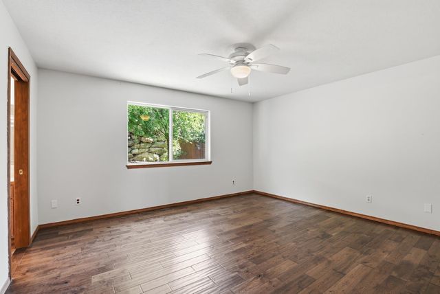 8913 E Vista Park Dr, Spokane, WA 99217