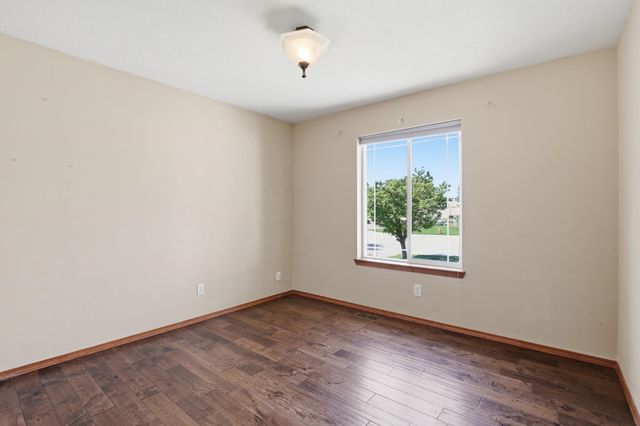 8913 E Vista Park Dr, Spokane, WA 99217