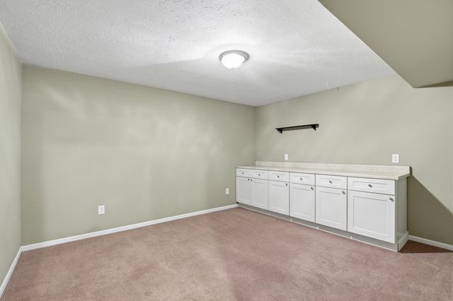 8913 E Vista Park Dr, Spokane, WA 99217
