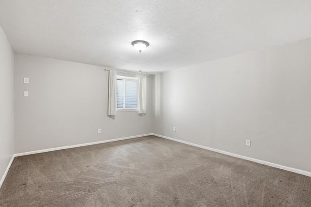 8913 E Vista Park Dr, Spokane, WA 99217