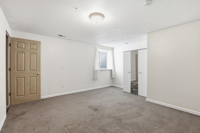 8913 E Vista Park Dr, Spokane, WA 99217