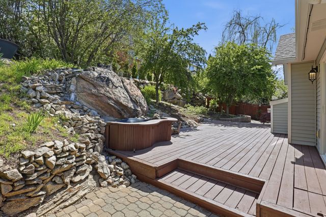 8913 E Vista Park Dr, Spokane, WA 99217