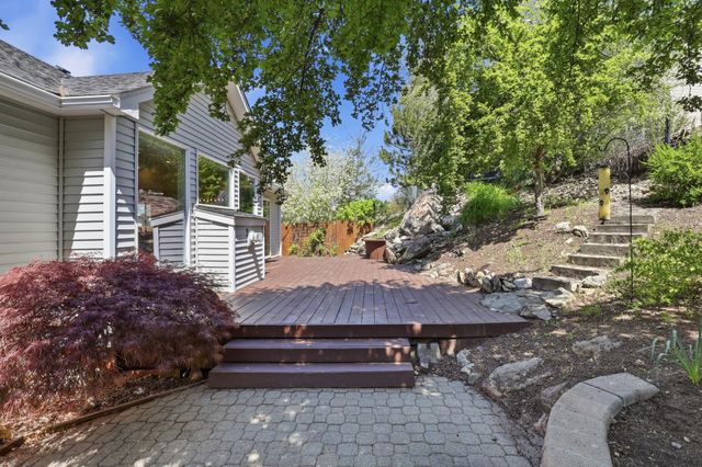 8913 E Vista Park Dr, Spokane, WA 99217