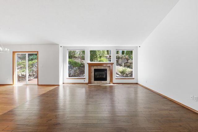 8913 E Vista Park Dr, Spokane, WA 99217
